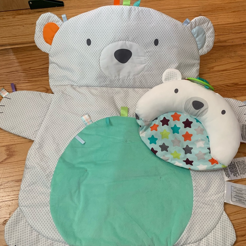 Bright Starts Tummy time mat